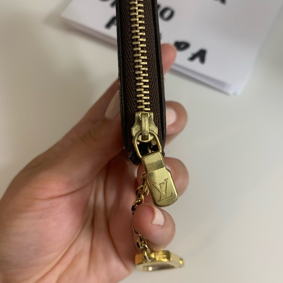 SOLD Authentic Key Cles - Picture 7 of 8